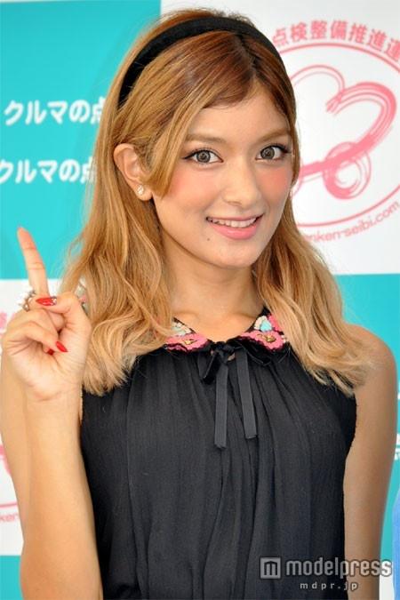 ローラ 父親の再逮捕で謝罪 出演番組やブログなどに影響は Today S 芸能人